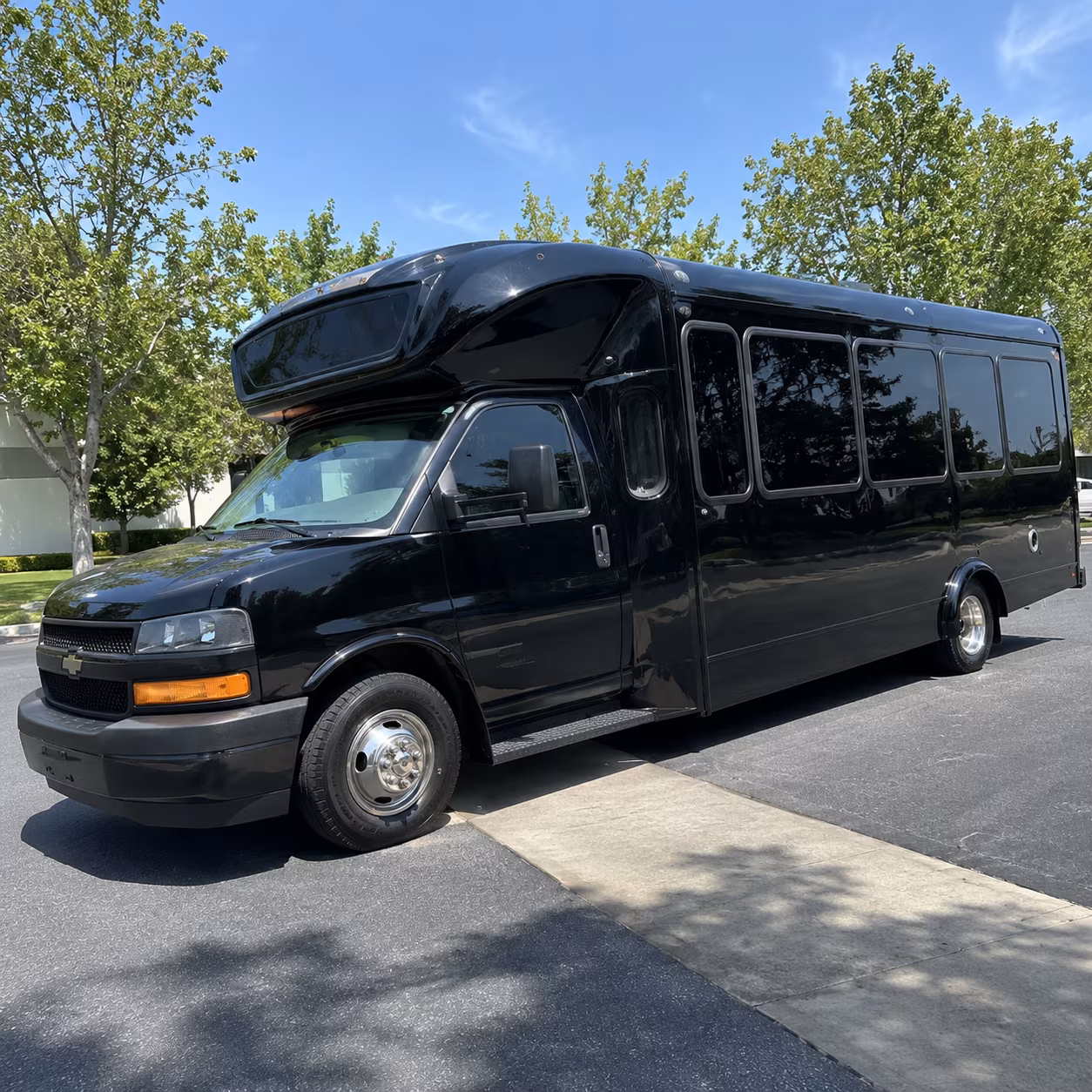 norwalk 15 passenger party bus