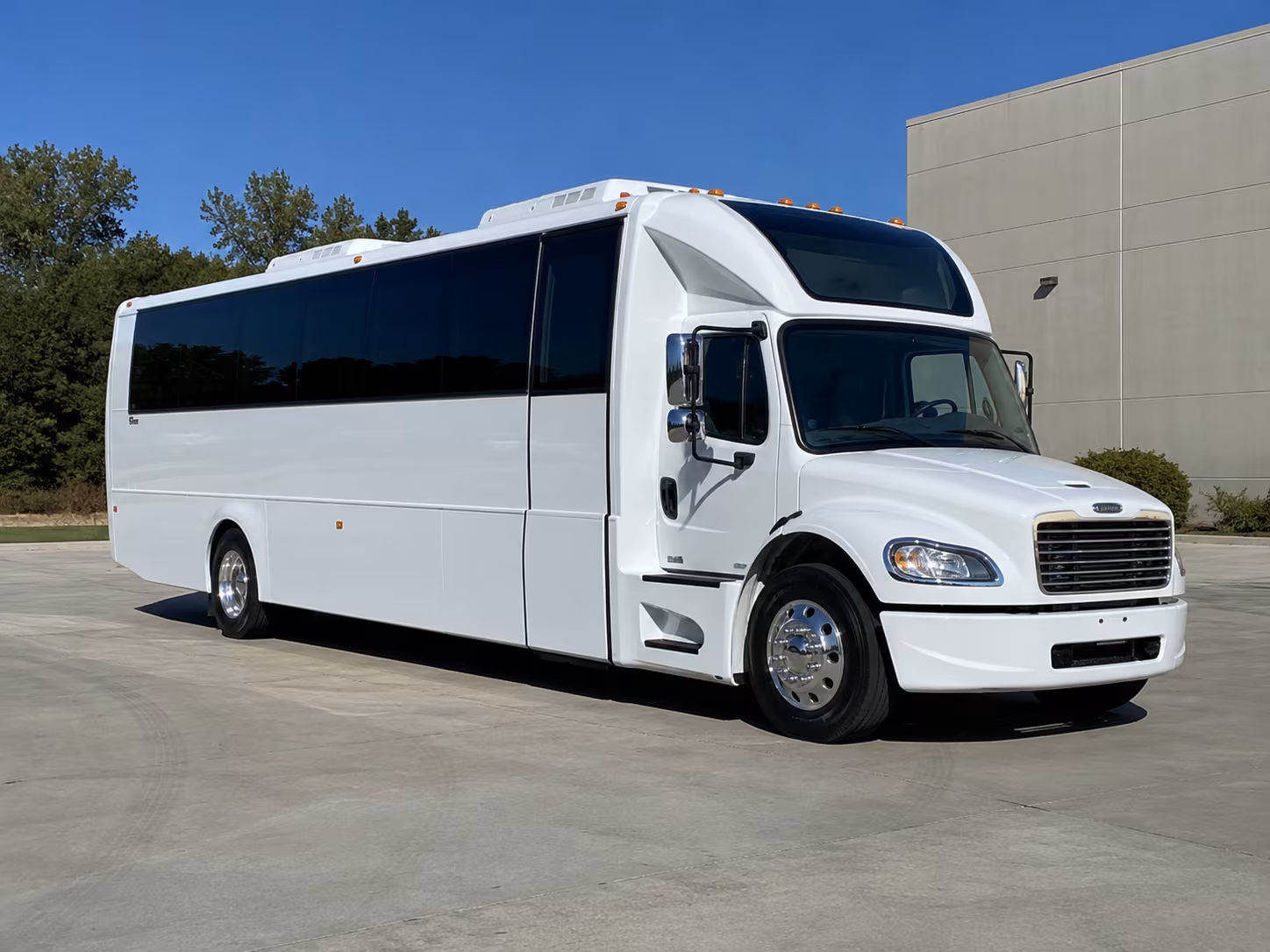 norwalk 28 passenger party bus